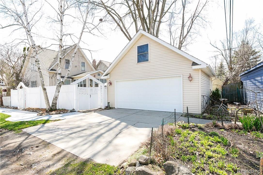 831 Lockwood Road Royal Oak, MI 48067 - Photo 52 of 53 Lockwood-52.jpg