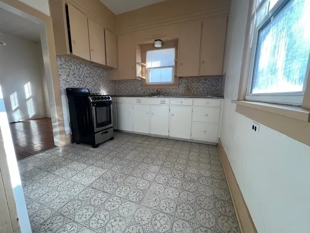 $75,000 | 519 East Empire Street, Freeport, IL 61032