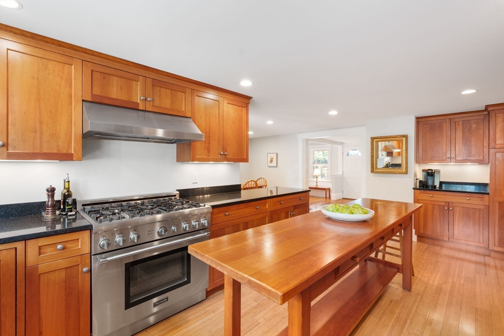 8 Avon Road Wellesley, MA 02482 - Photo 6 of 28