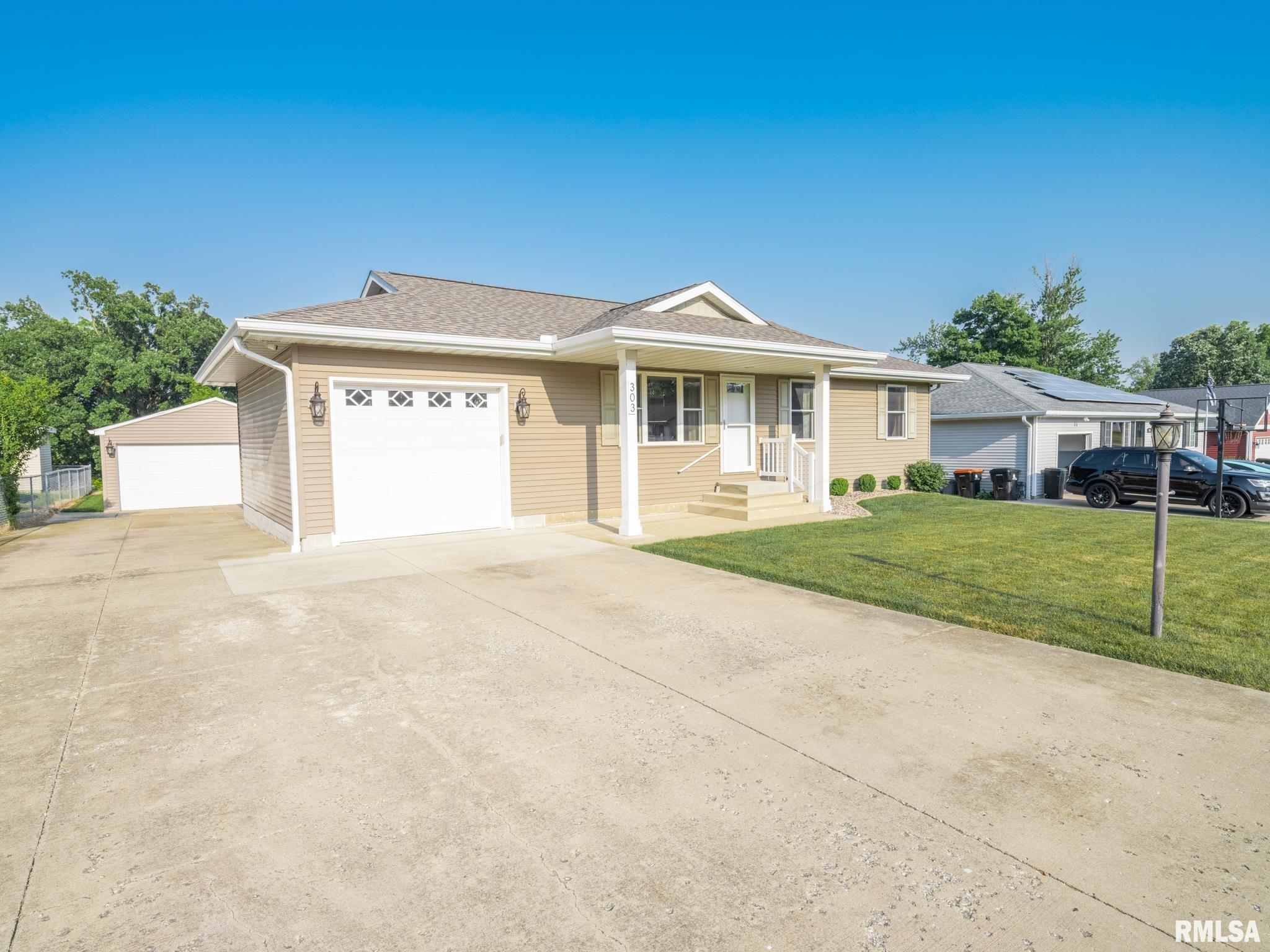 303 Locust Street Washington, IL 61571 - Photo 1 of 58 Gallery Image 1