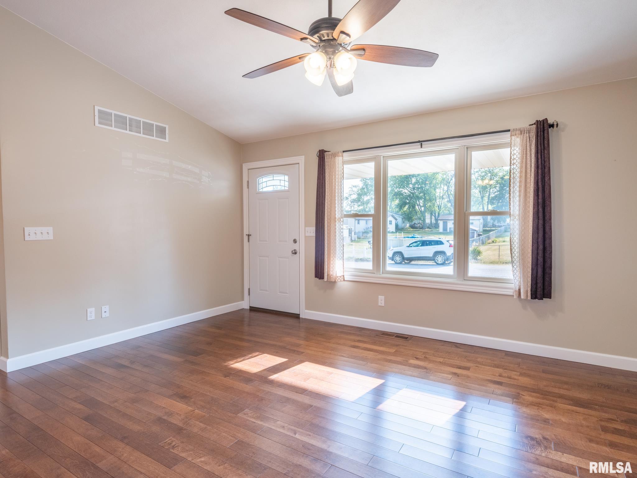 303 Locust Street Washington, IL 61571 - Photo 14 of 58 Gallery Image 14