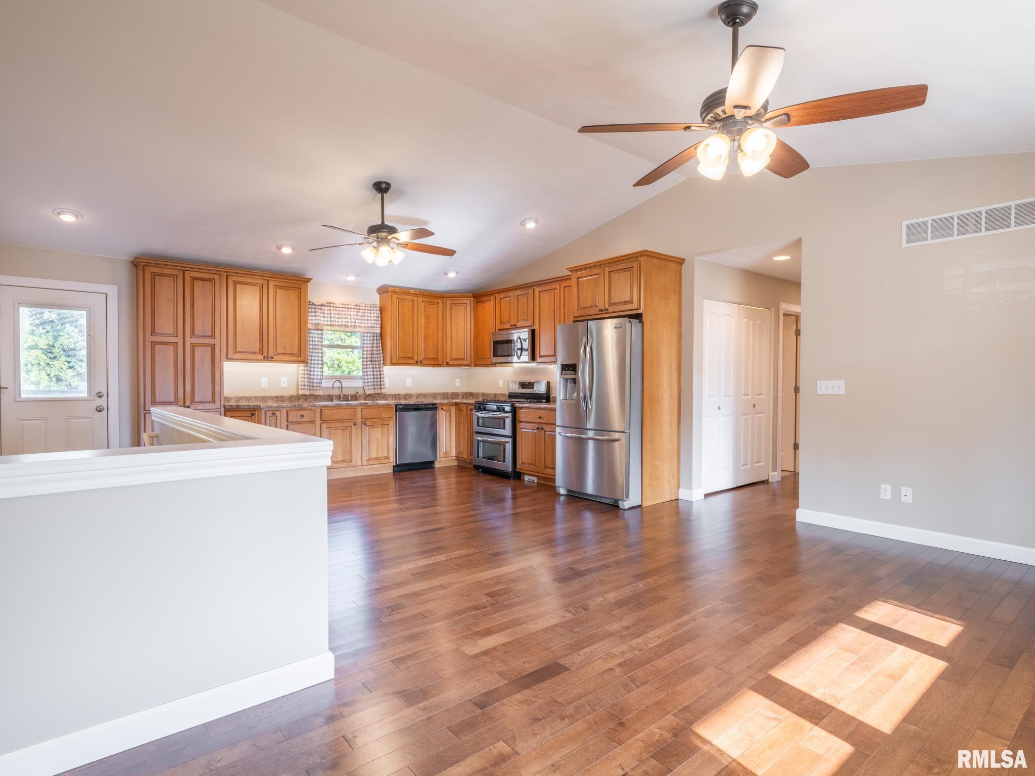 303 Locust Street Washington, IL 61571 - Photo 3 of 58 Gallery Image 3