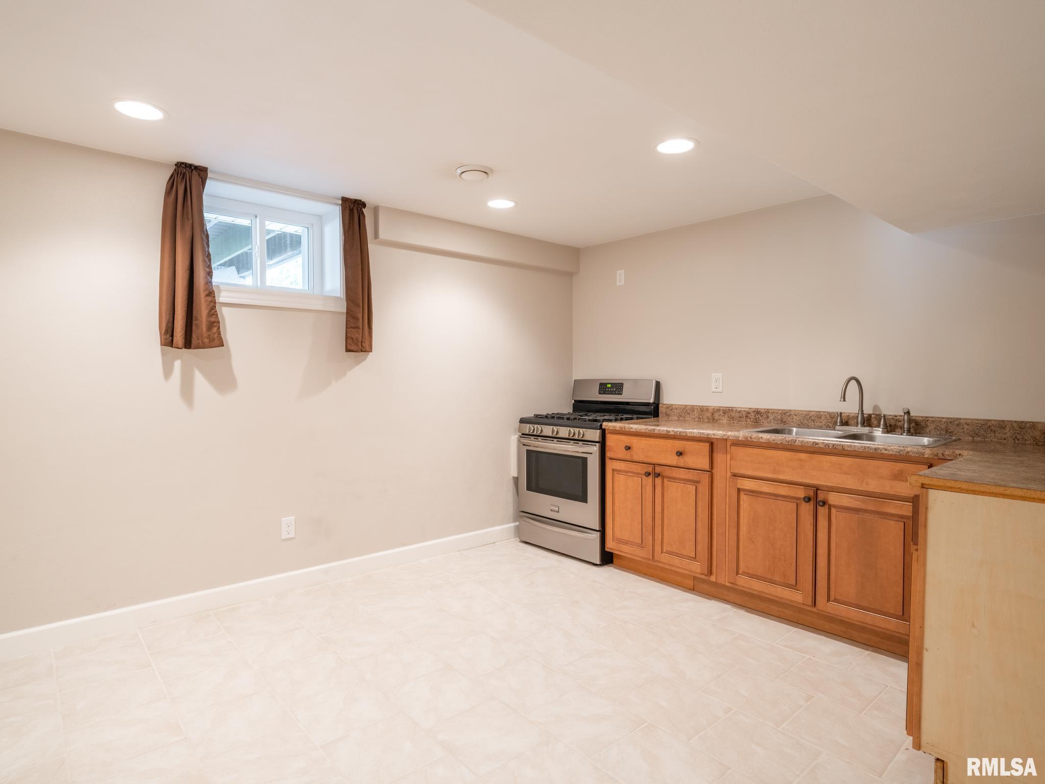303 Locust Street Washington, IL 61571 - Photo 34 of 58 Gallery Image 34