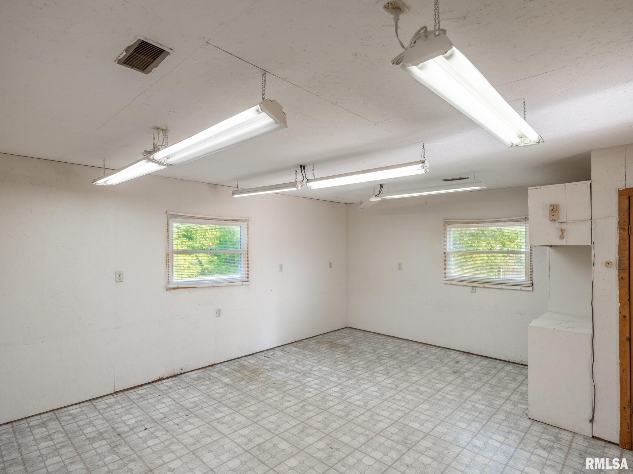 303 Locust Street Washington, IL 61571 - Photo 48 of 58 Gallery Image 48