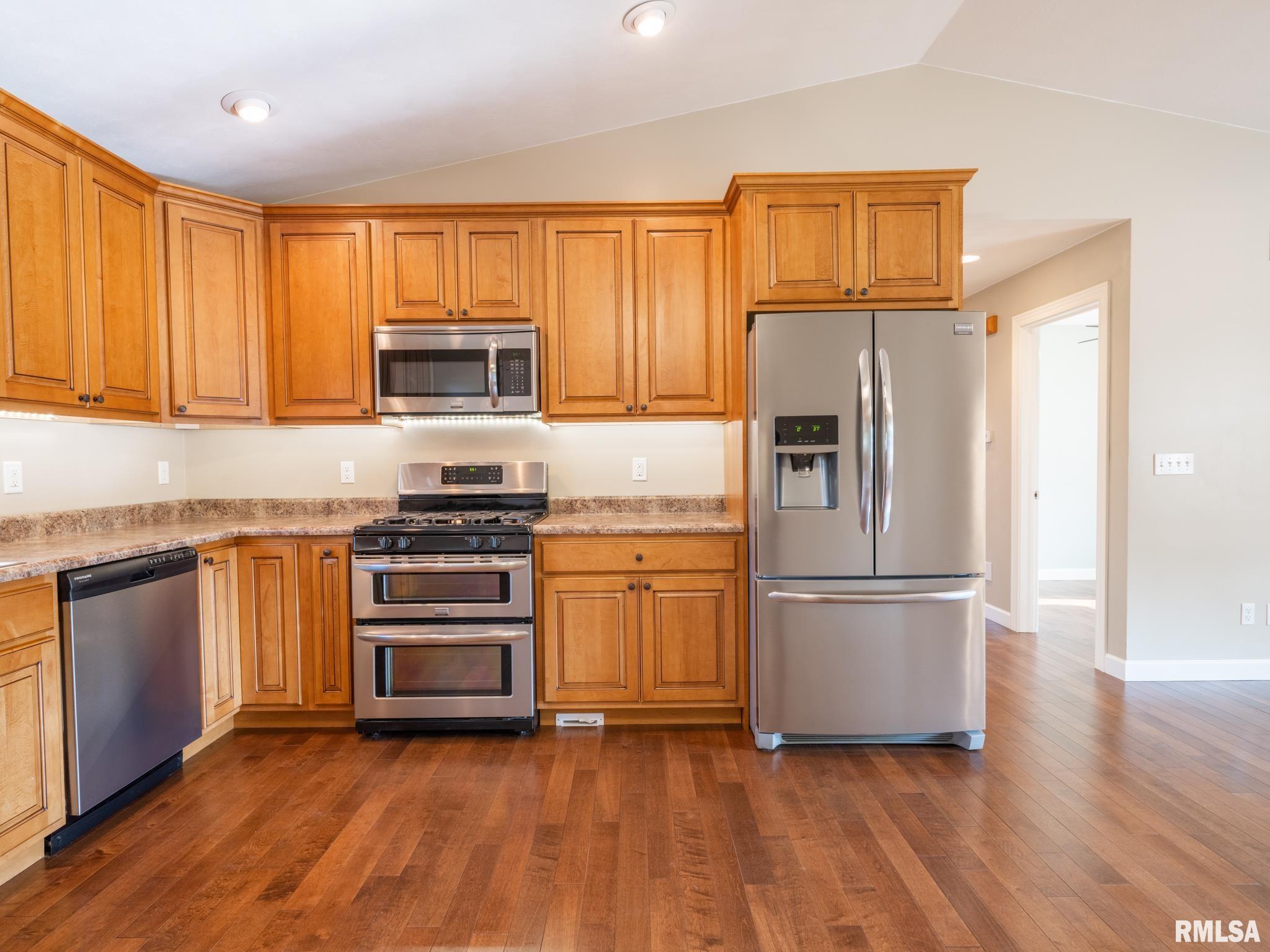 303 Locust Street Washington, IL 61571 - Photo 8 of 58 Gallery Image 8