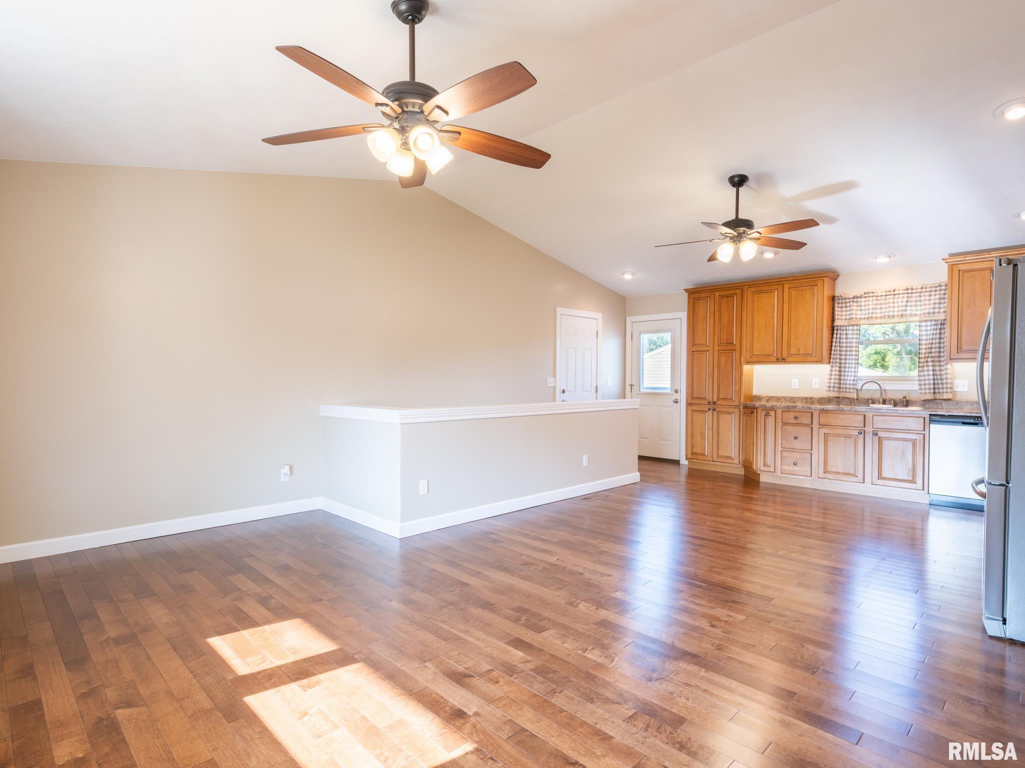 303 Locust Street Washington, IL 61571 - Photo 9 of 58 Gallery Image 9