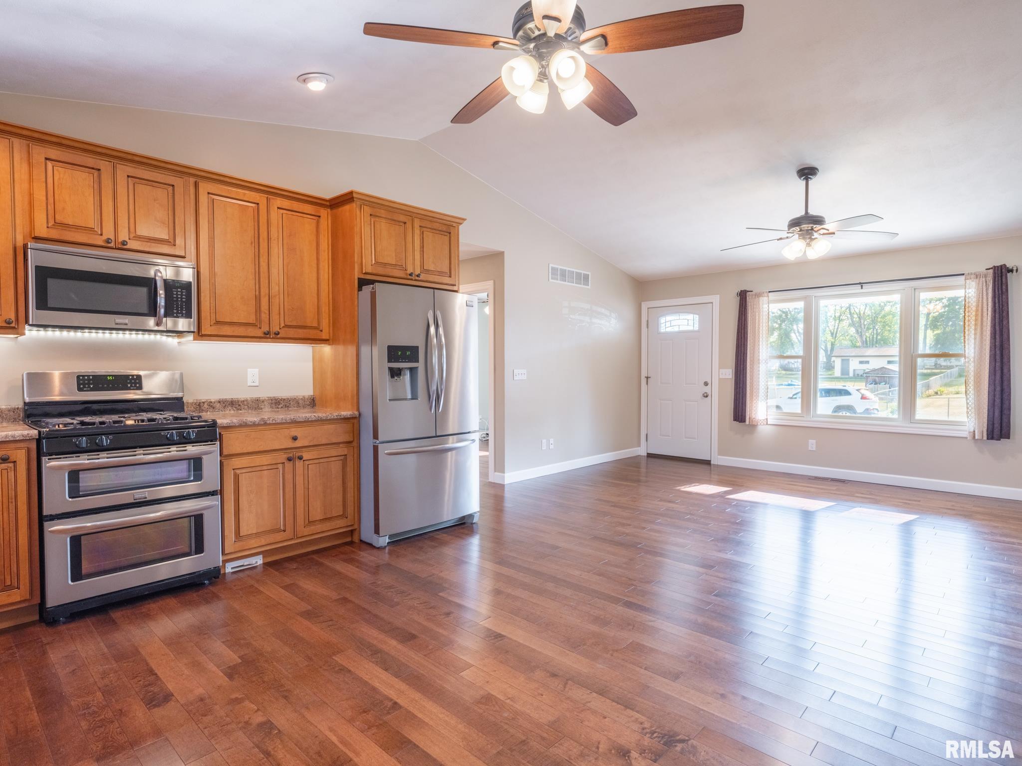 303 Locust Street Washington, IL 61571 - Photo 10 of 58 Gallery Image 10