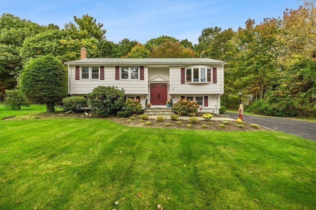 27 Phyllis Road Raynham, MA 02767 - Photo 38 of 42 a house view with a garden space