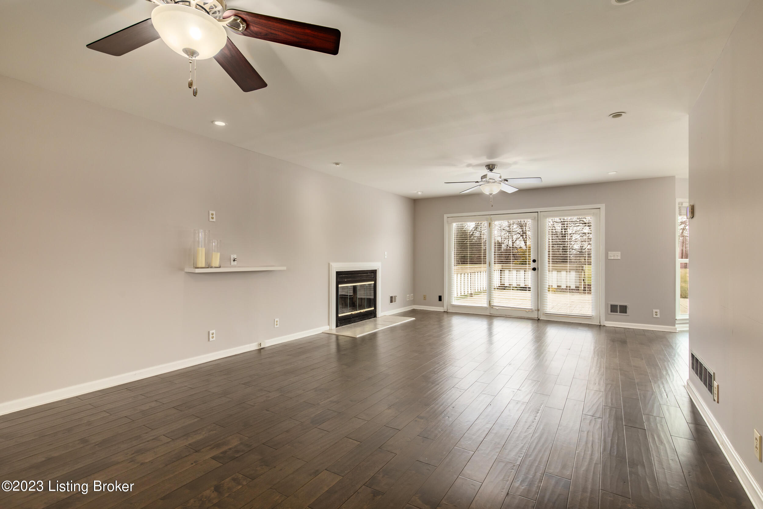 5014 Fox Run Road Buckner, KY 40010 - Photo 6 of 60 8-living room