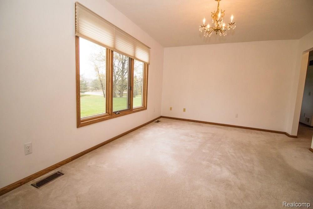 9466 Bergin Road Howell, MI 48843 - Photo 20 of 42 IMG_6296.jpg