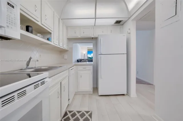 $200,000 | 4502 North Federal Highway, Unit 334D, Lighthouse Point, FL 33064