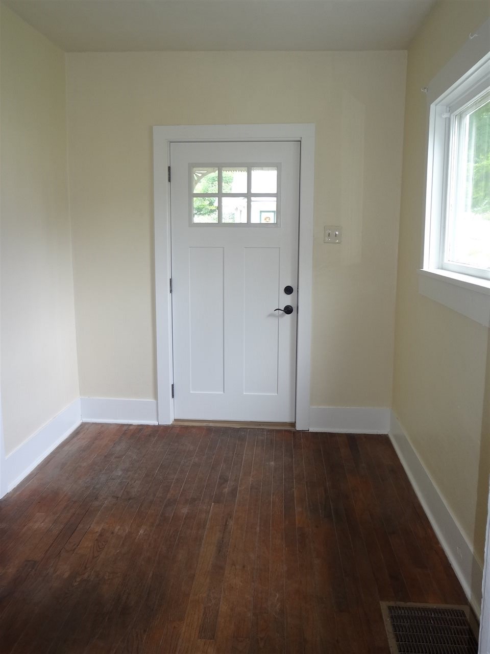 1218 Jefferson Street Rochester, IN 46975 - Photo 4 of 14