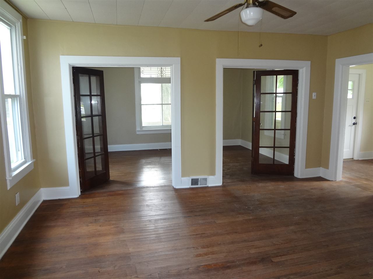 1218 Jefferson Street Rochester, IN 46975 - Photo 5 of 14