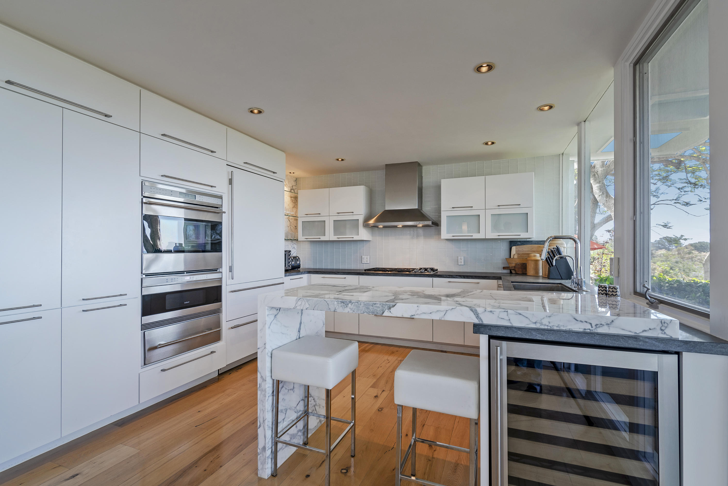 25 Las Alturas Road Santa Barbara, CA 93103 - Photo 4 of 15 Kitchen