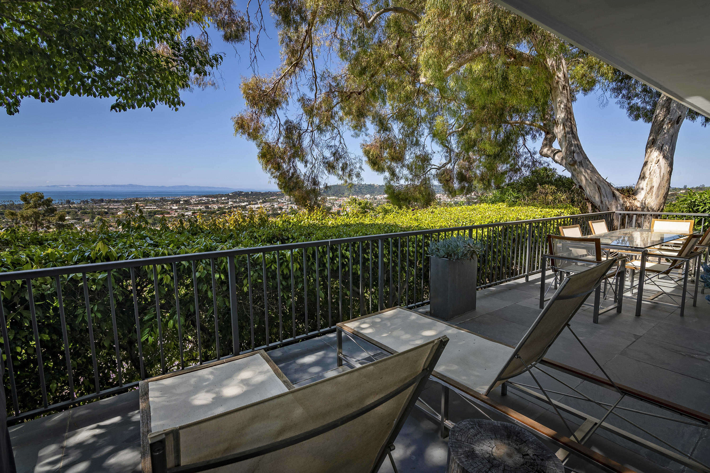 25 Las Alturas Road Santa Barbara, CA 93103 - Photo 5 of 15 Deck off LR & Kitchen