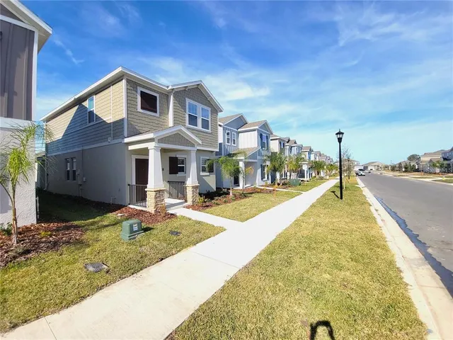 a view of a house with sink and yard