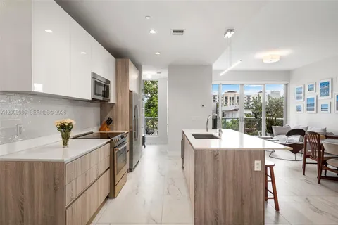 $999,000 | 545 Southwest 11th Street, Unit 208, Miami, FL 33129