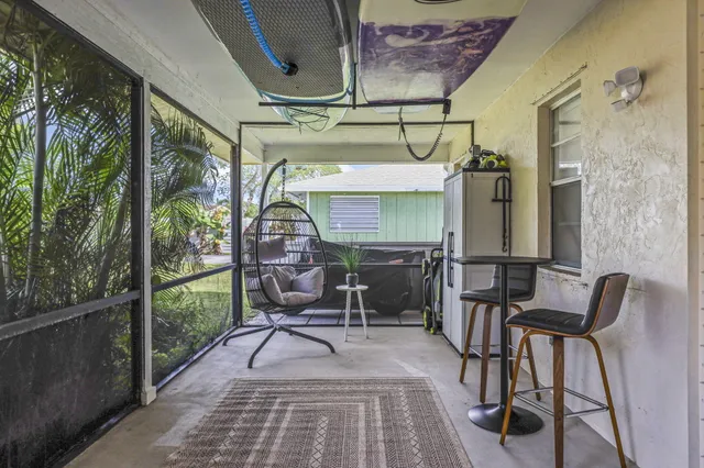 a view of a yard in front of house