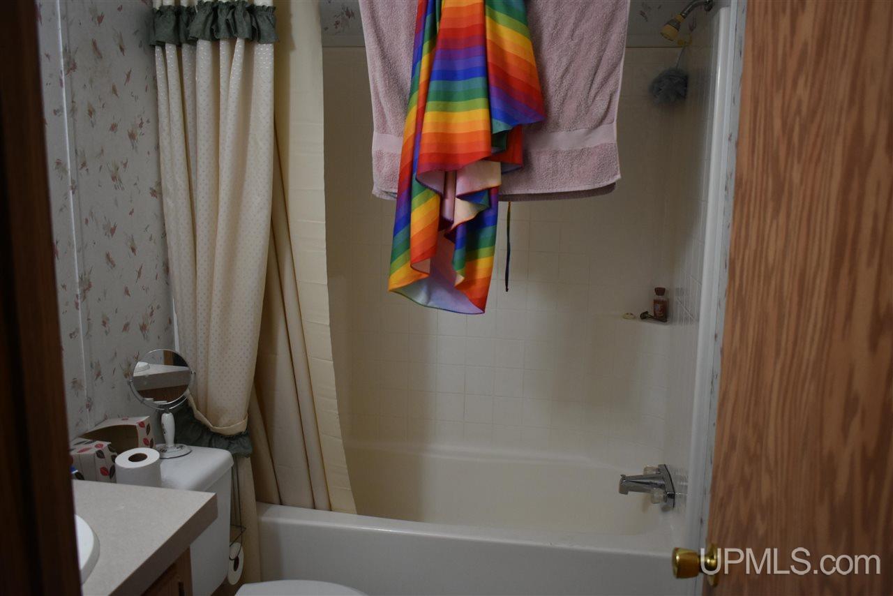 8240 85 Road Gladstone, MI 49837 - Photo 22 of 24