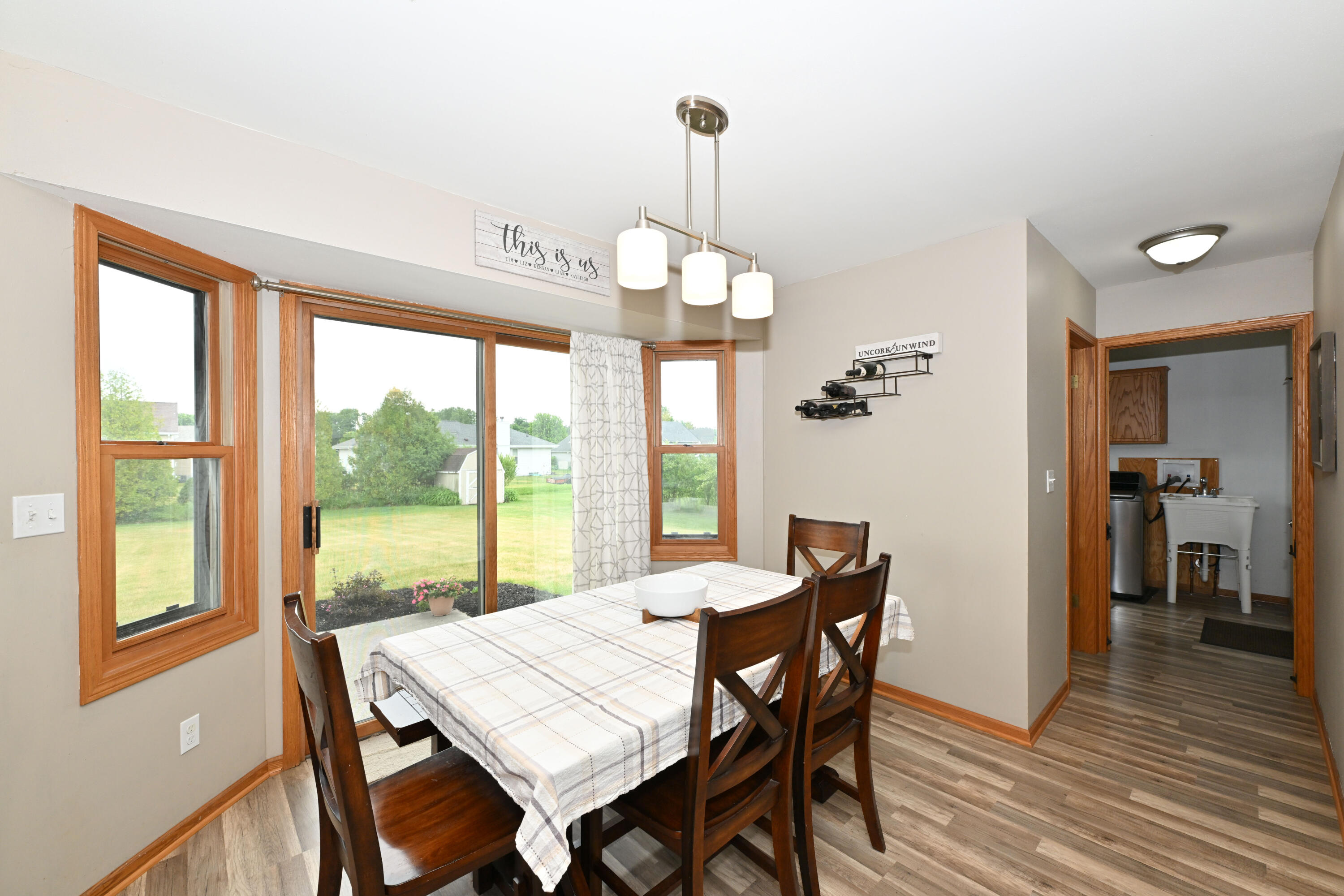 118 McKenzie Road Mukwonago, WI 53149 - Photo 10 of 36 Eat-in Kithen