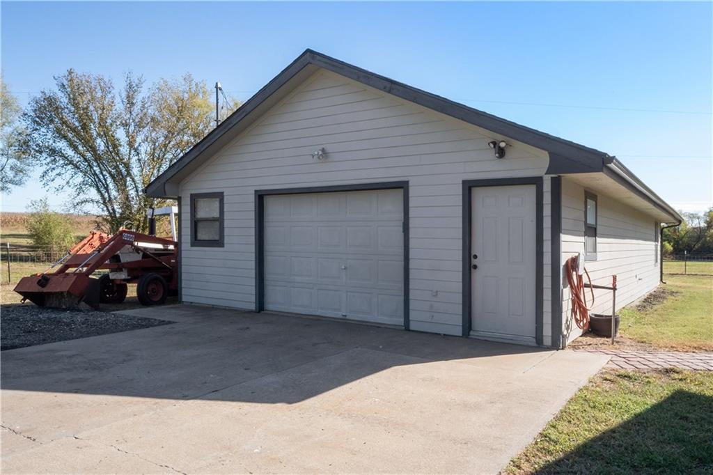 15016 246th Street Lawrence, KS 66044 - Photo 25 of 60