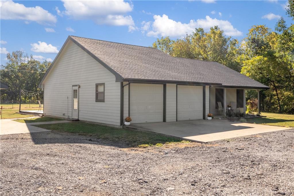 15016 246th Street Lawrence, KS 66044 - Photo 3 of 60