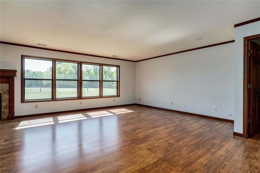 15016 246th Street Lawrence, KS 66044 - Photo 5 of 60