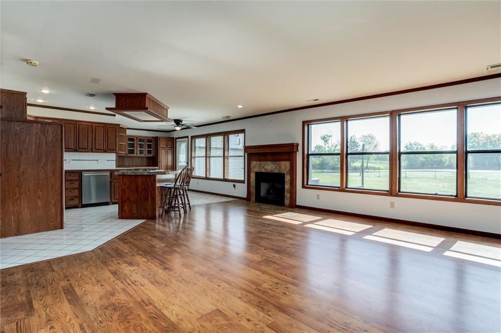 15016 246th Street Lawrence, KS 66044 - Photo 6 of 60