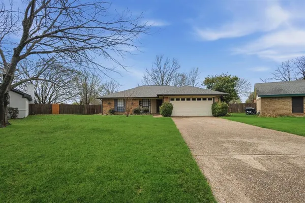 $290,000 | 1110 Hemphill Court, Cleburne, TX 76033