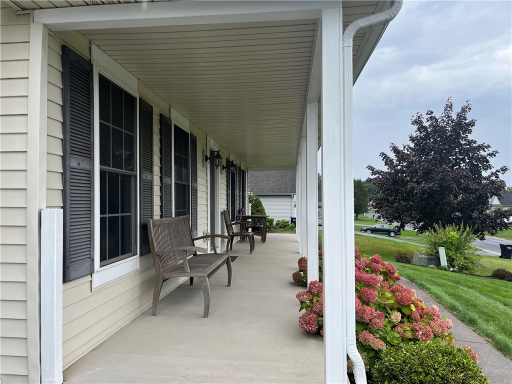 992 Pondbrook Point Webster, NY 14580 - Photo 3 of 33