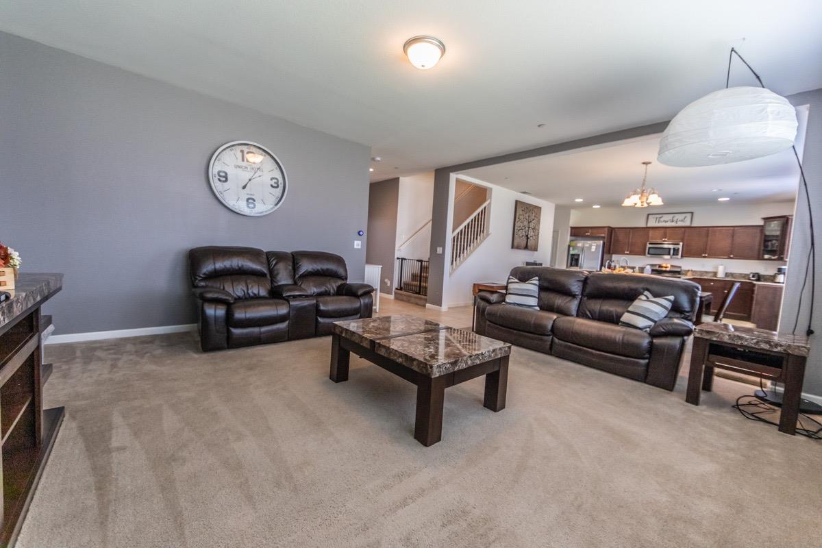 2351 Ranier Way Hanford, CA 93230 - Photo 8 of 26 Gallery Image 8