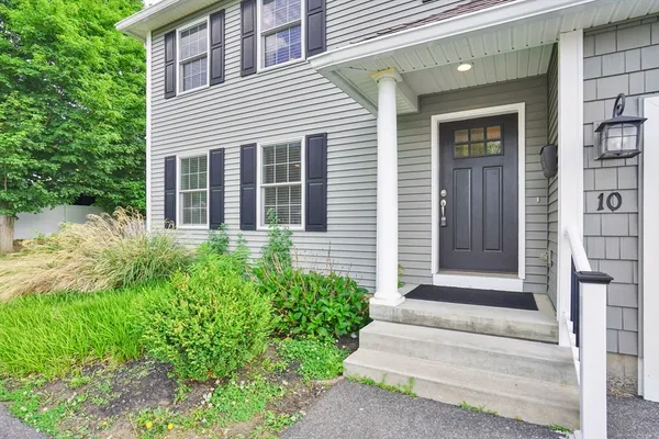 $2,500 | 8-10 Begley Street, Unit 10, Agawam, MA 01001