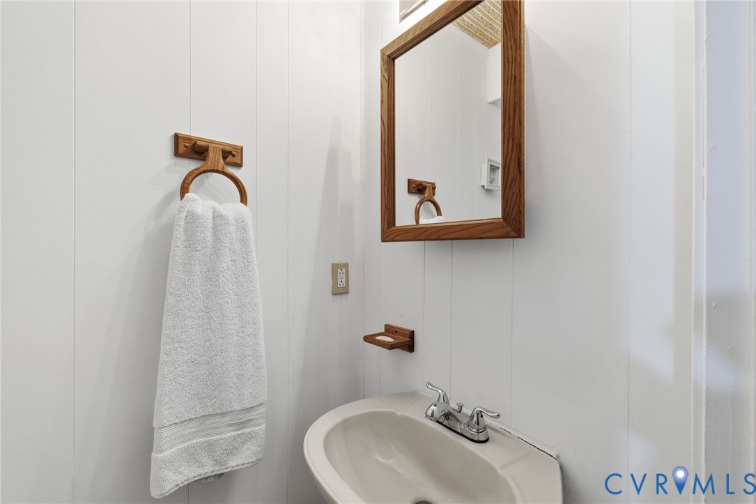 9643 Snowhill Road Richmond, VA 23235 - Photo 25 of 30 a bathroom with a sink and mirror