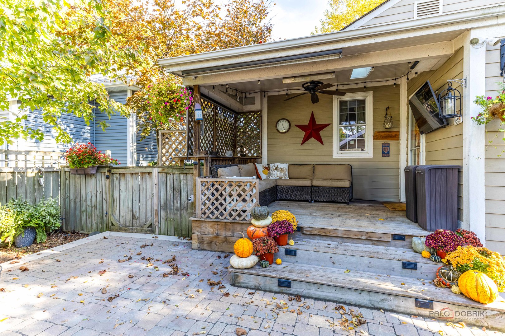 960 Chestnut Street Deerfield, IL 60015 - Photo 4 of 6 a view of a porch with furniture and rug