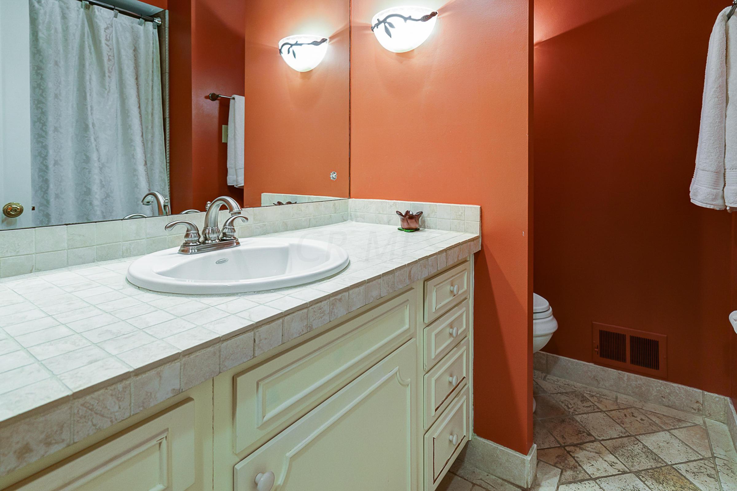 4050 Old Poste Road Columbus, OH 43221 - Photo 19 of 37