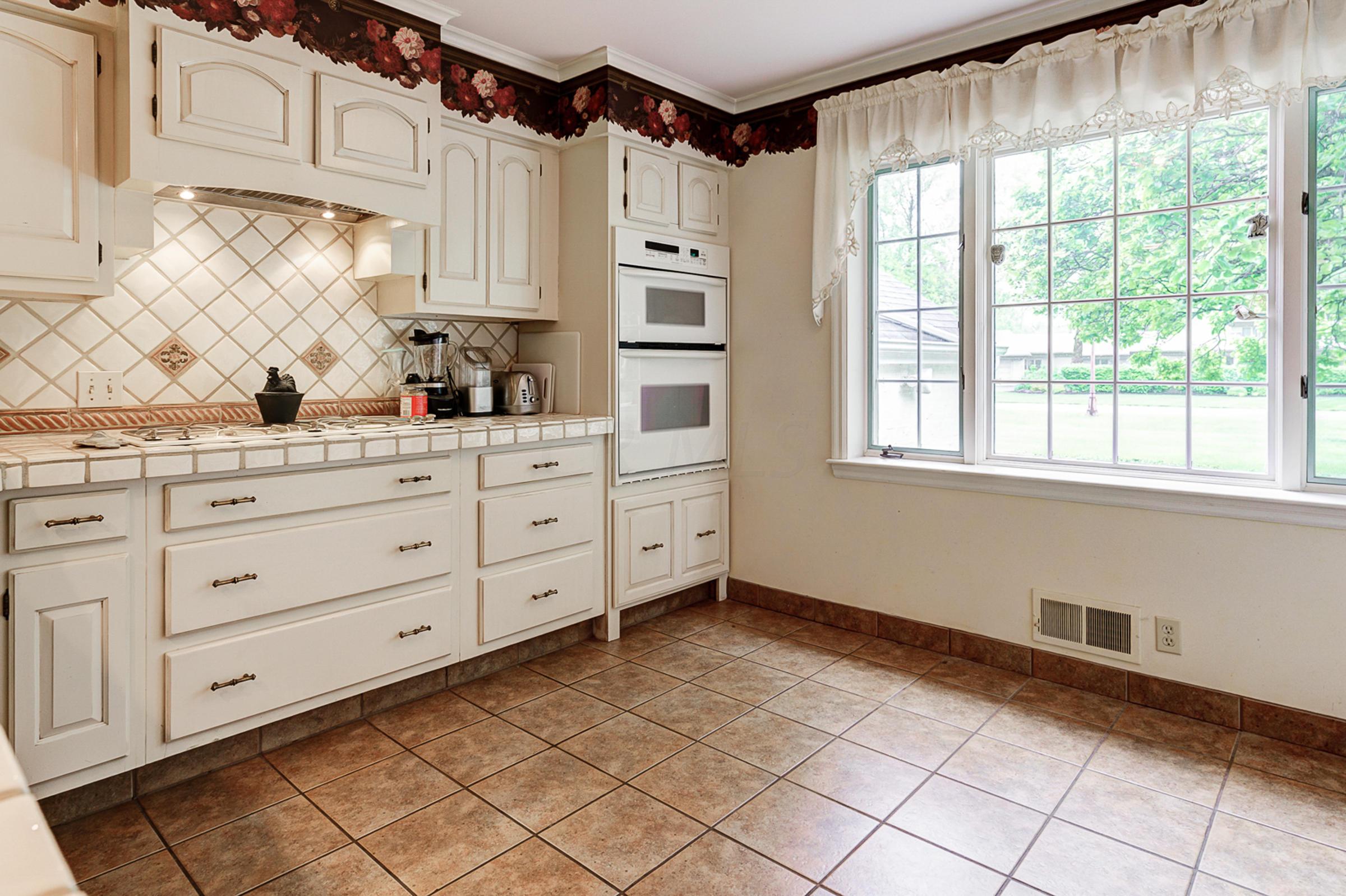 4050 Old Poste Road Columbus, OH 43221 - Photo 4 of 37