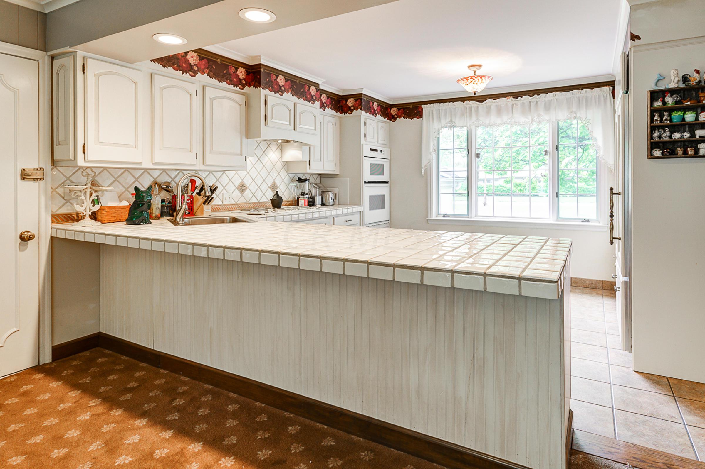 4050 Old Poste Road Columbus, OH 43221 - Photo 6 of 37