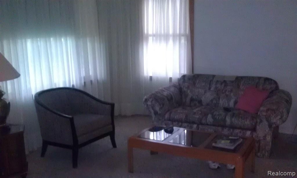 3333 Rockhaven Avenue Rochester, MI 48309 - Photo 3 of 15 living room.jpg