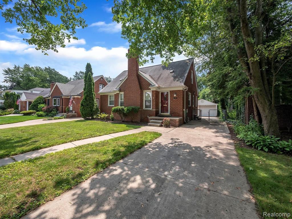 2736 Pembroke Road Birmingham, MI 48009 - Photo 2 of 36