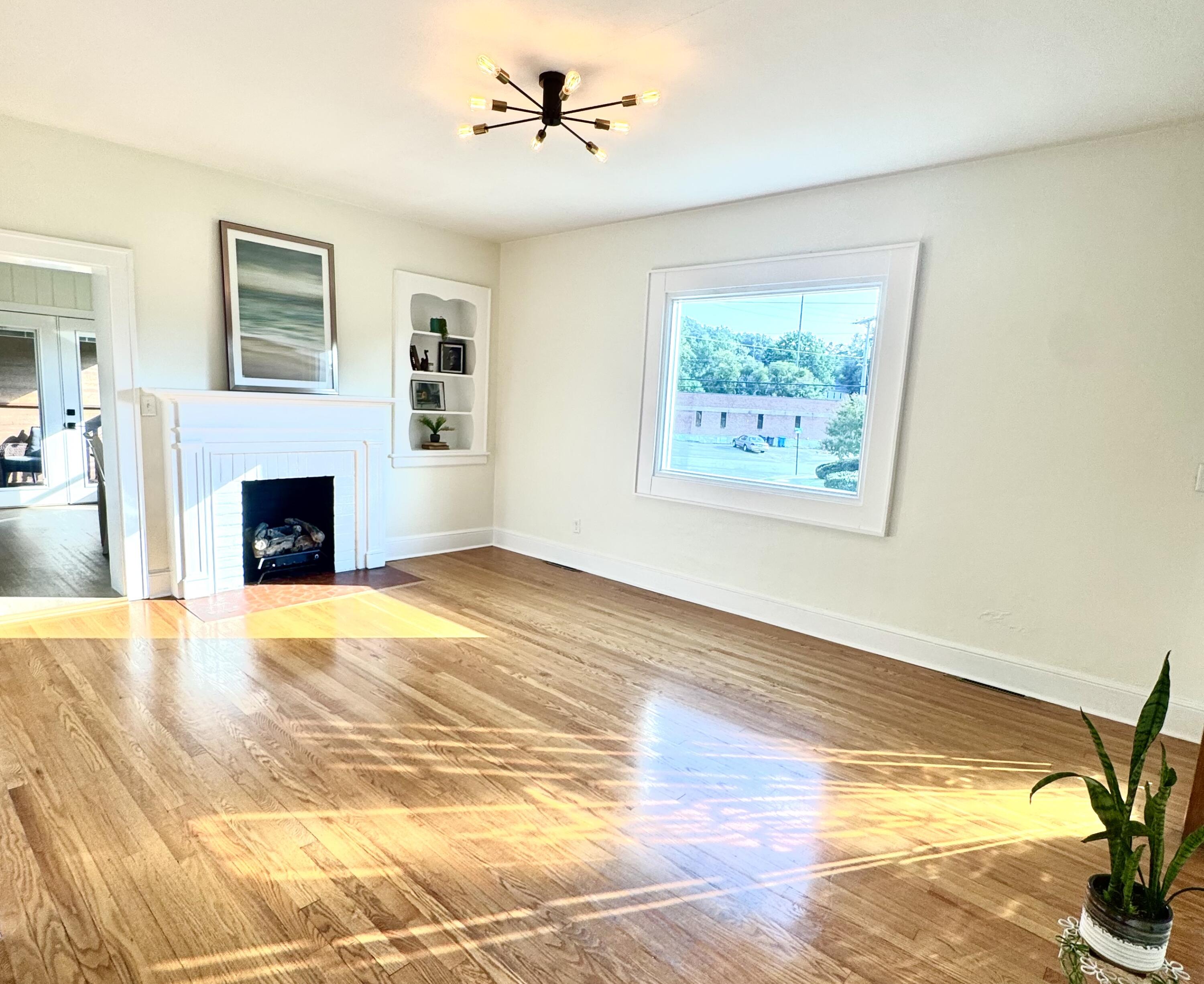 3116 Spring Road Southwest Roanoke, VA 24015 - Photo 24 of 36 IMG_2563