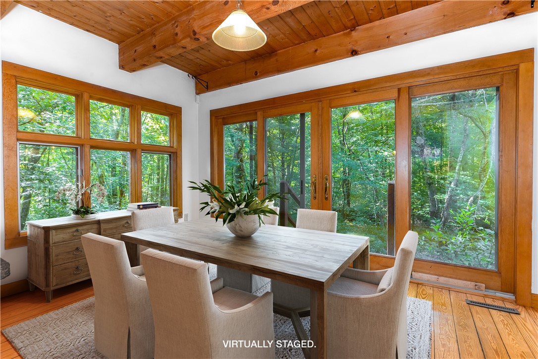 118 Carrs Trail Coventry, RI 02827 - Photo 17 of 45 Virtually Staged Diningroom