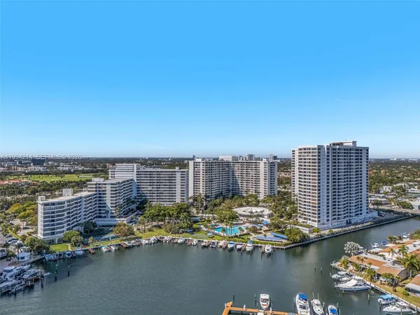 $3,000 | 2500 Parkview Drive, Unit 1418, Hallandale Beach, FL 33009
