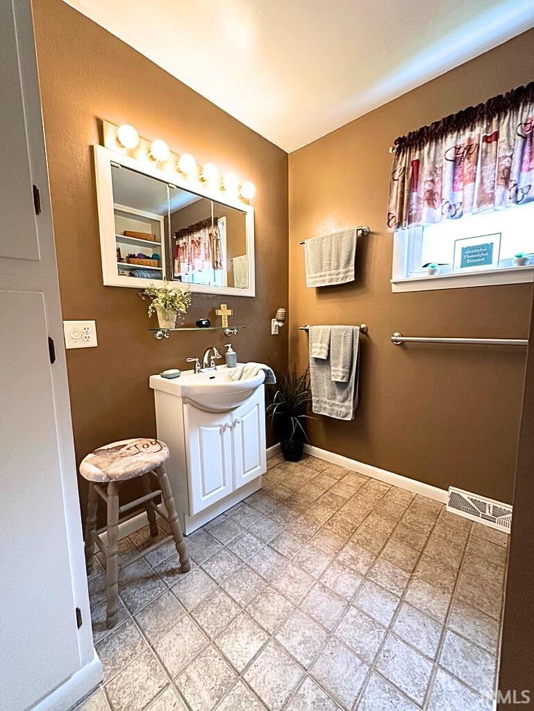 658 Ricker Drive Frankfort, IN 46041 - Photo 17 of 24 Gallery Image 17