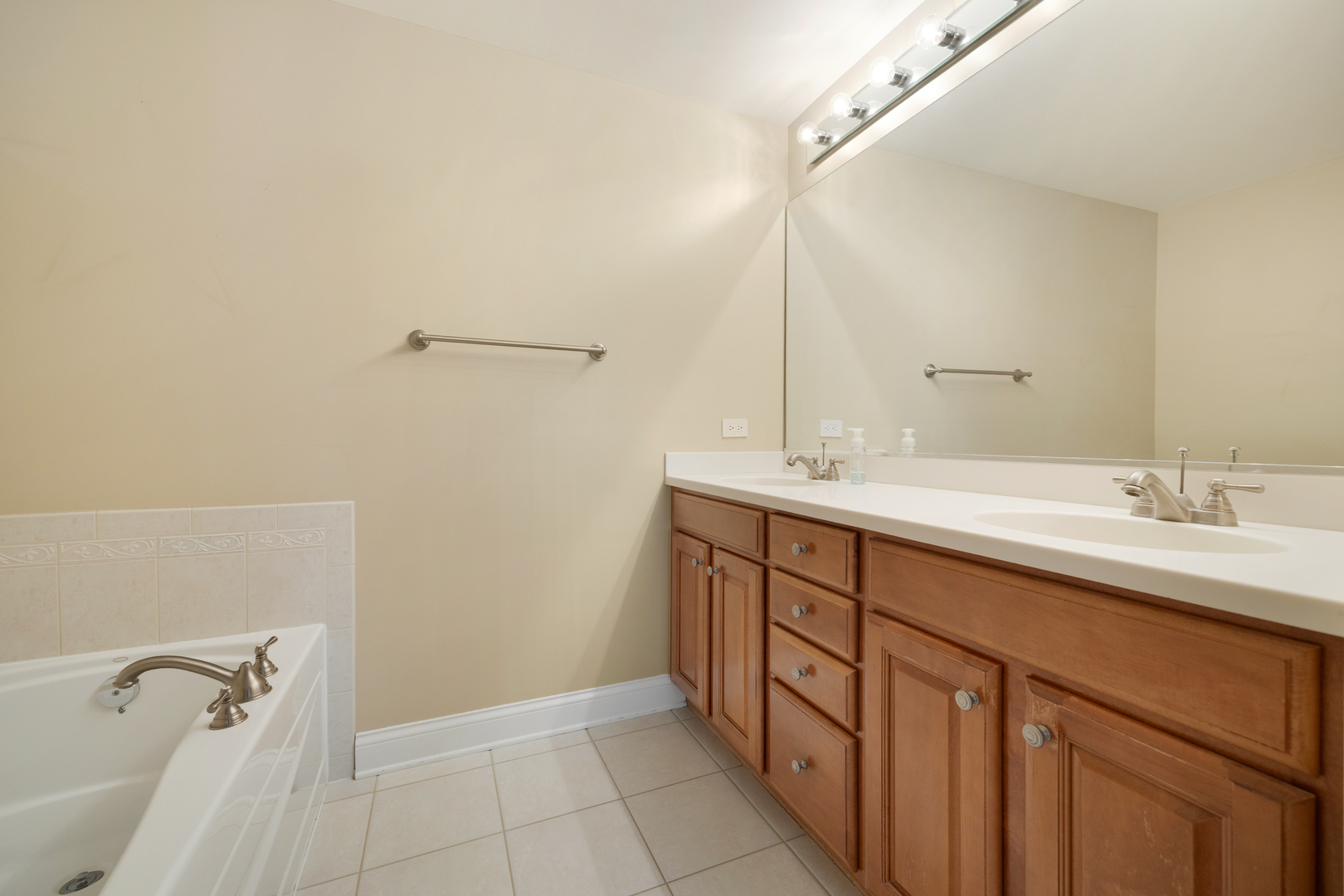 125 North Buffalo Grove Road, Unit 213 Buffalo Grove, IL 60089 - Photo 15 of 27