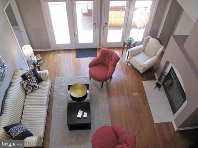1657 Wild Pine Way Reston, VA 20194 - Photo 6 of 27 Living Room