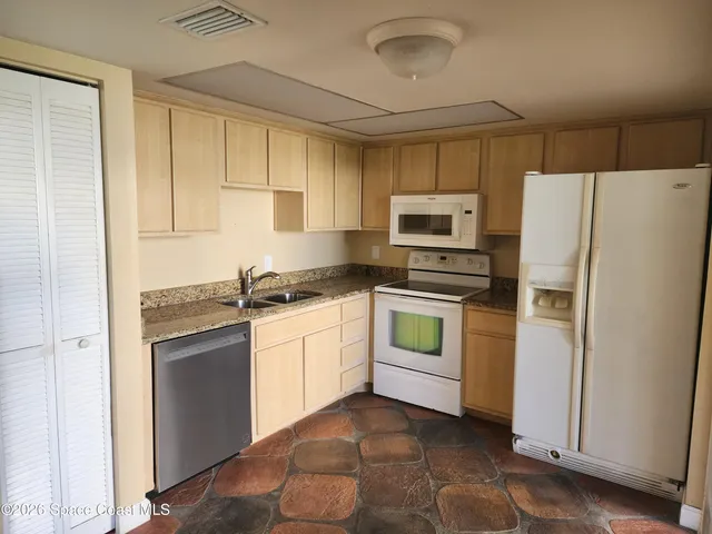 $2,000 | 1145 North Shannon Avenue, Unit 33, Indialantic, FL 32903