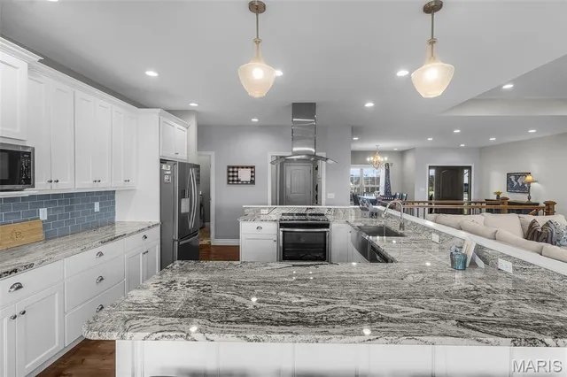 $589,000 | 520 Lakeview Crossing, Cape Girardeau, MO 63701