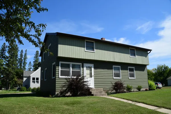 $224,900 | 401 Center Street East, Roseau, MN 56751