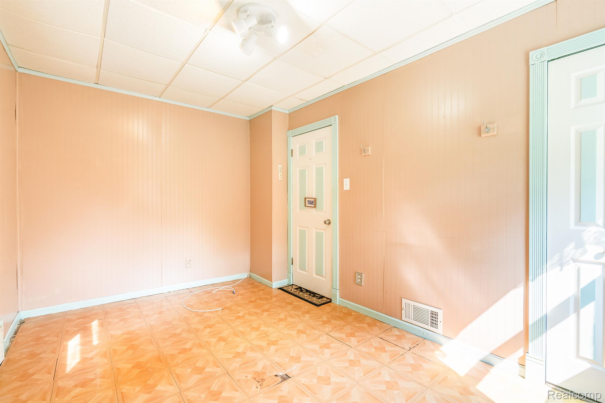 40430 Harris Road Belleville, MI 48111 - Photo 18 of 31 Gallery Image 18