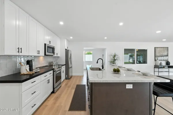 $1,025,000 | 7637 North 7th Avenue, Phoenix, AZ 85021